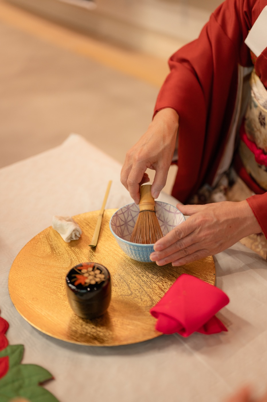 Préparation du matcha au chasen